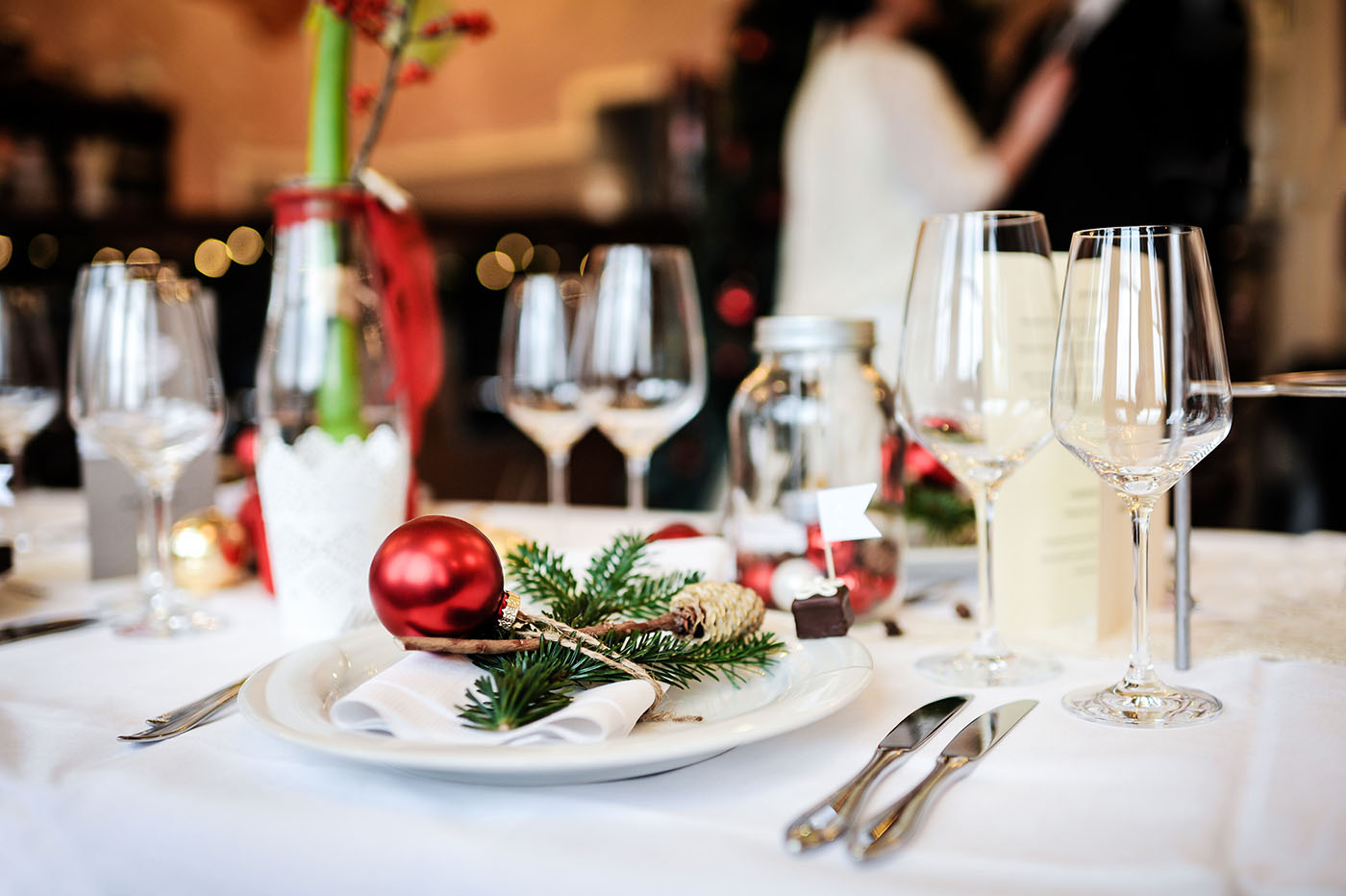Weihnachtsfeier Weihnachtlich gedeckter Tisch