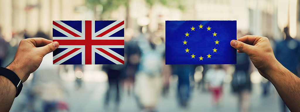 Fahnen von Großbritannien und der EU